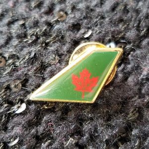 Quadrilateral Yellow Gold Red Maple Leaf Pin